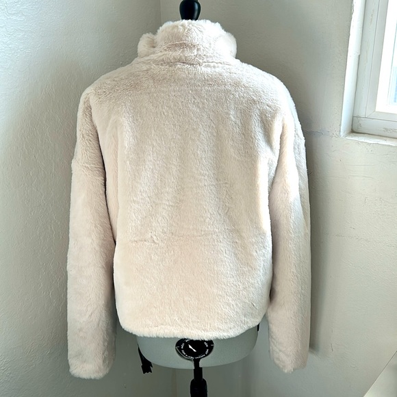 Reversible white faux fur/quilted zip jacket. Size large. NWOT - Picture 2 of 4